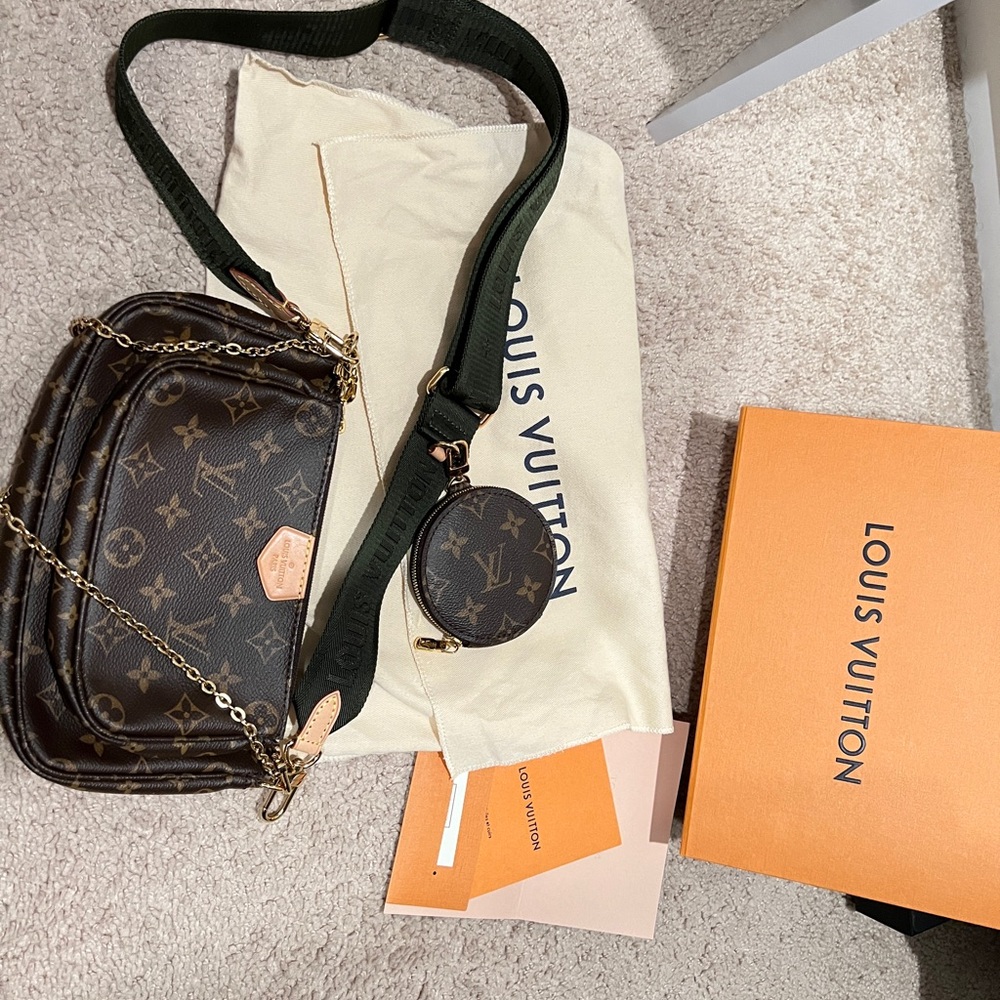l Louis Vuitton Multi Pochette Accessoires Monogram 95% New